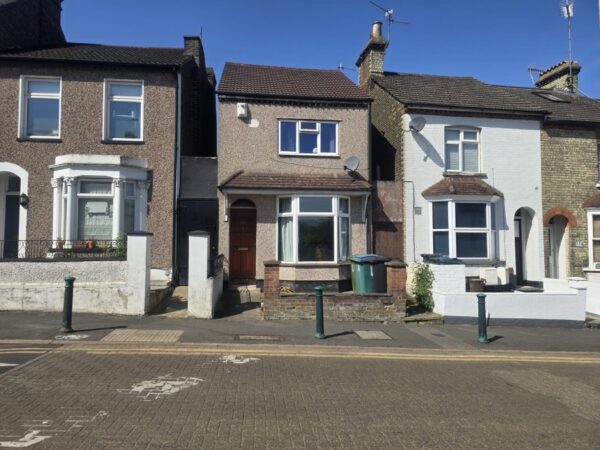 114 Queens Road, Watford, WD17 2NX